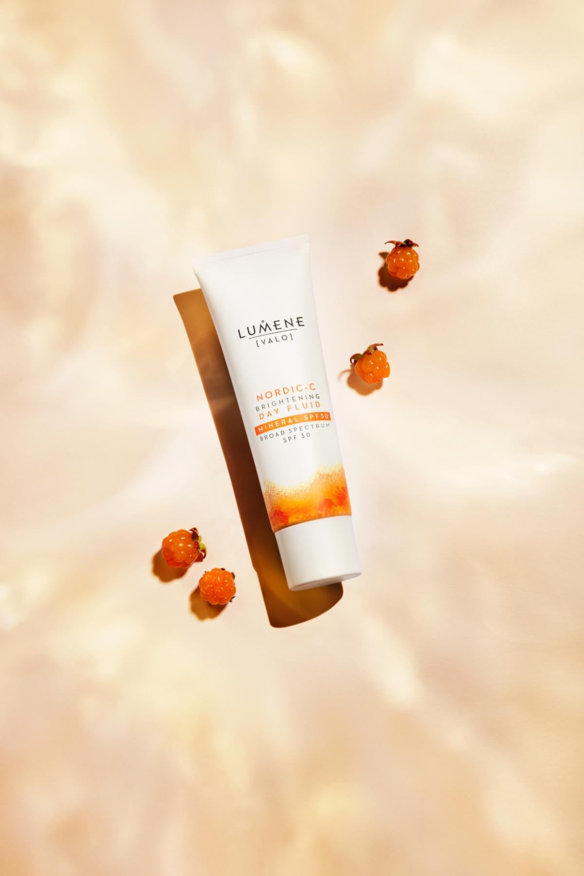 Nordic C SPF30 Mineral Filtreli Aydınlatıcı Güneş Koruyucu 50 ml